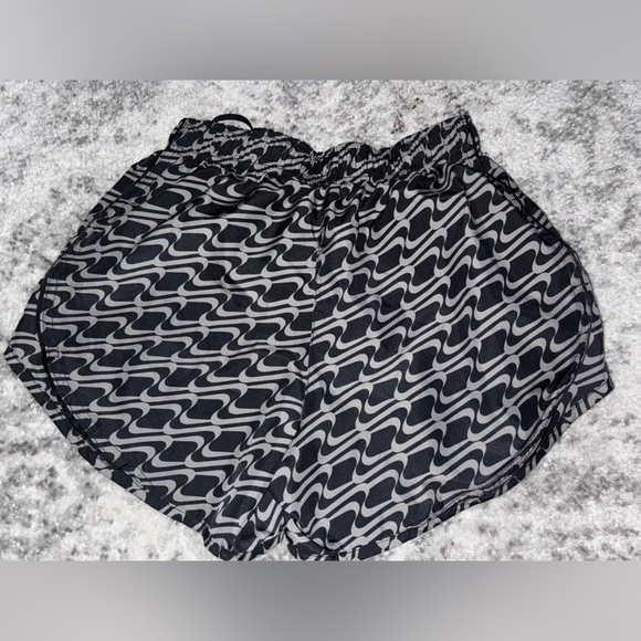 Nike Dri-FIT Tempo Printed Running Shorts Black and Grey Size: XS - Picture 3 of 4